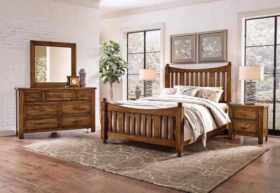 Maple Road Slat Poster Bedroom in an Antique Amish finish