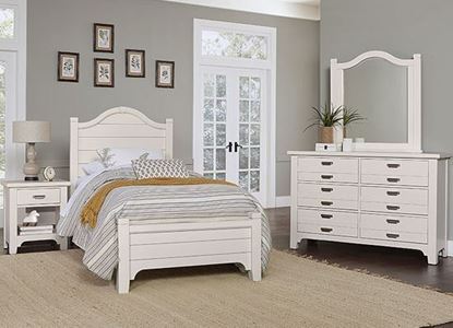 Bungalow Home Bedroom Collection with Arched Bed in a Lattice finish